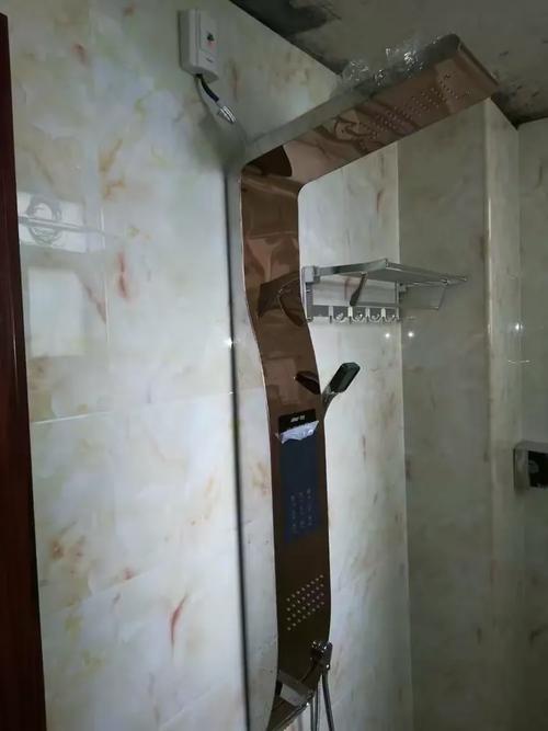 貴港市覃塘區首家愛堡集成熱水器工廠直營店盛大開業，開啟智能熱水新生活